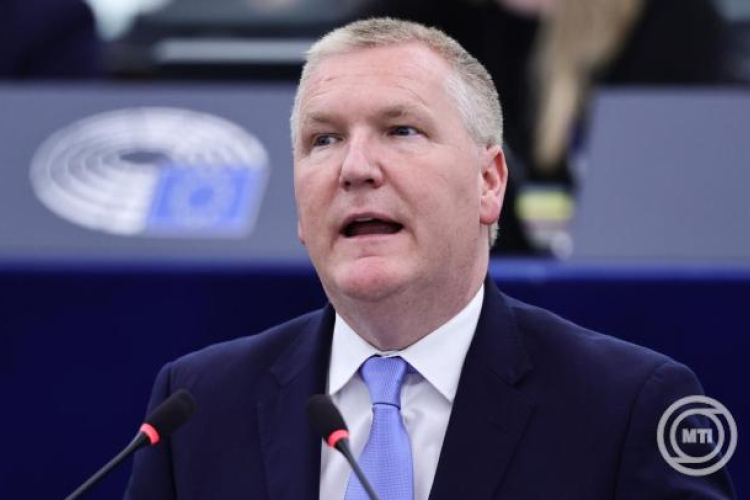 Uniós biztos: mióta Magyarország új kormánya hivatalba lépett, már jelentős előrelépések történtek a jogállamiság terén