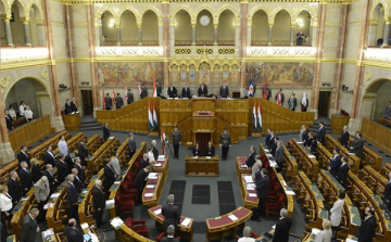 A reklámadó módosítása után az adóváltoztatásokról kezdődik ma vita