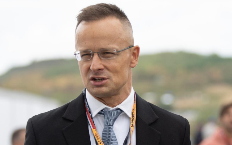 Szijjártó Péter: egyre több magyar vállalat lép be a kínai piacra