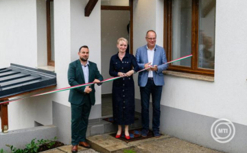 Navracsics Tibor: ne csak üdülőhelyként gondoljunk a Balatonra