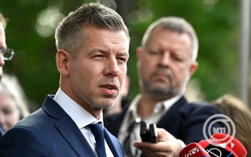 Magyar Péter: Gulyás Gergely és Rétvári Bence jogászkodni próbáltak, de nem értenek a dologhoz