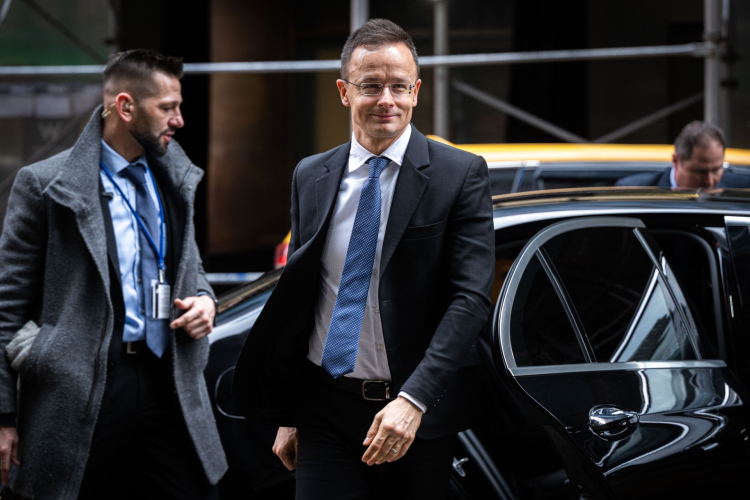 Szijjártó Péter: nem küldünk magyar katonákat a Közel-Keletre