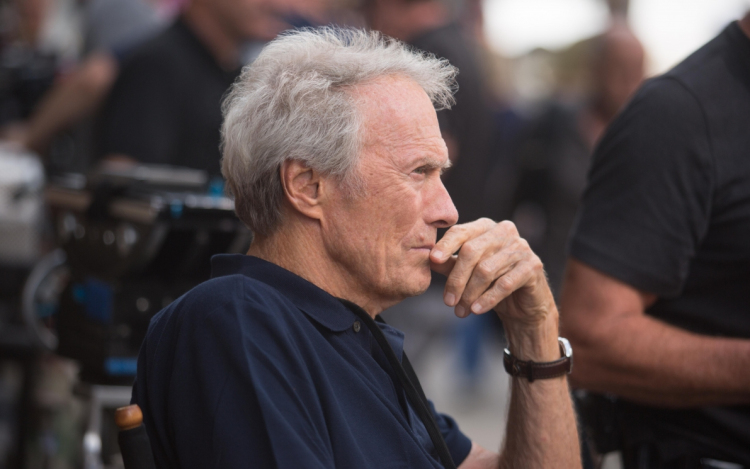 Clint Eastwood filmje forgalmazásának felfüggesztését kérték