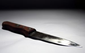 Hasba szúrtak egy férfit Győrben, keresik az elkövetőt