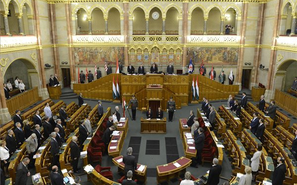 OGY - A nyári szünet előtti utolsó ülésnapját tartja az Országgyűlés