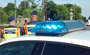 Négyéves unokájával együtt vonat elé ugrott egy nő Hort és Csány között
