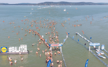 Meteorológia: közel optimális légköri viszonyok várhatók a Balaton-átúszáson