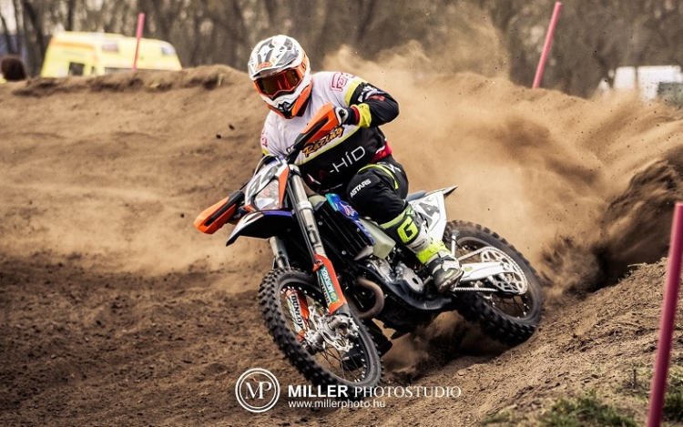 Hertlik Donoven legjobb magyarként állhatott dobogóra az endurocross nyitóversenyén