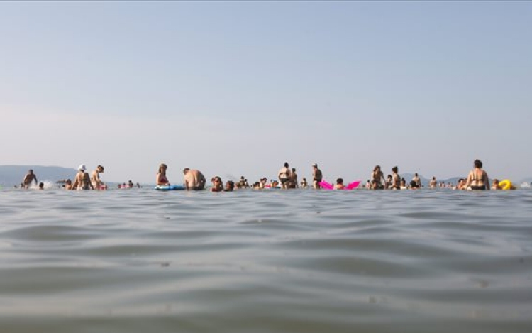 A Balatonba fulladt egy gyerek és az őt menteni próbáló felnőtt