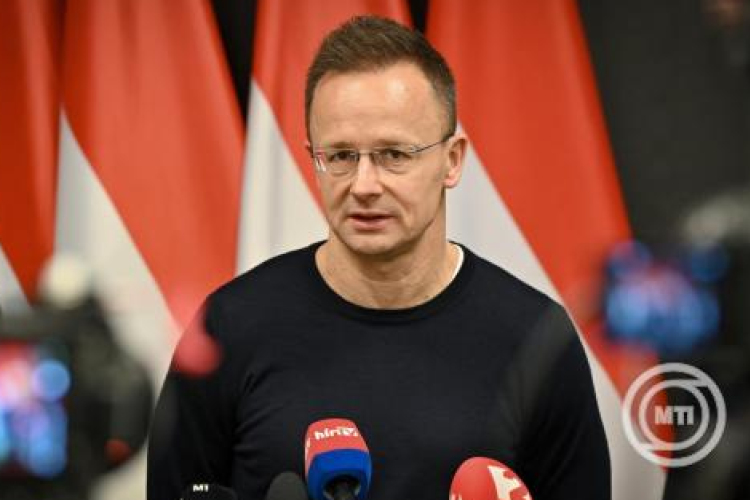 Iráni konfliktus - Szijjártó Péter: 76 utassal a fedélzetén landolt a mai mentesítő járatunk Budapesten